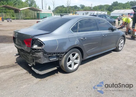 2013 Volkswagen Passat 2.5L Se z USA, uszkodzony, nr VIN 1VWBP7A34DC045160